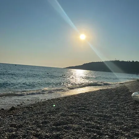 Luris * Himara