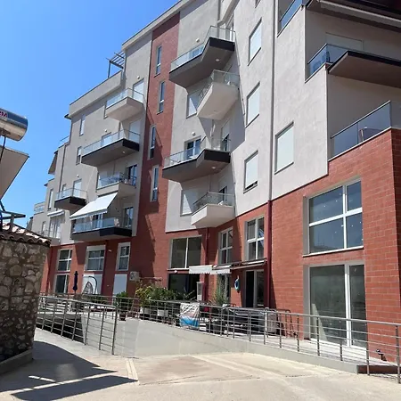 Luris Apartment *
